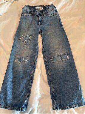 Abercrombie Kids High Rise Wide Leg Jeans. Medium wash sizes 7/8 regular